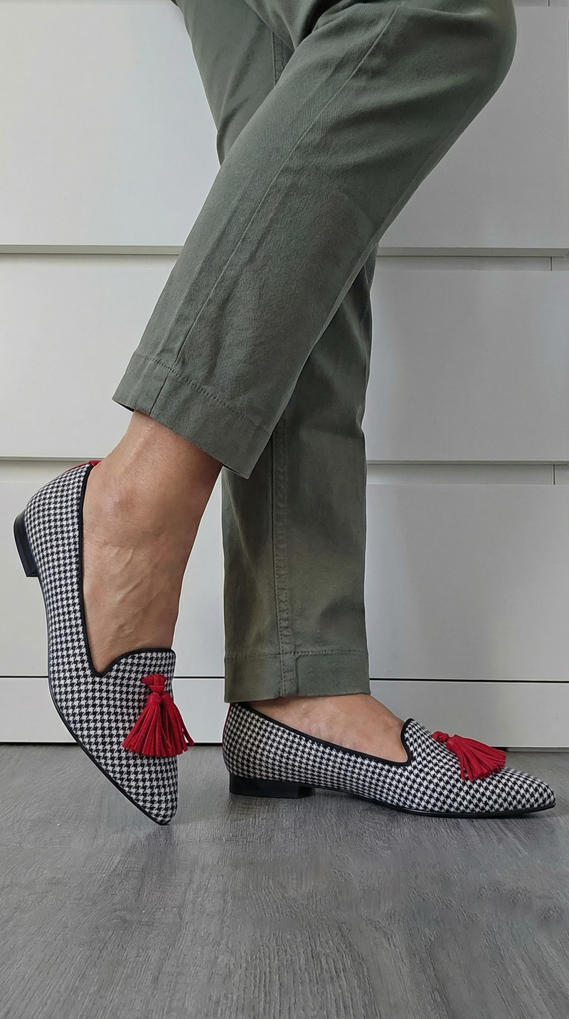 Pessia™ | Classic Tassel Pointed-Toe Loafers